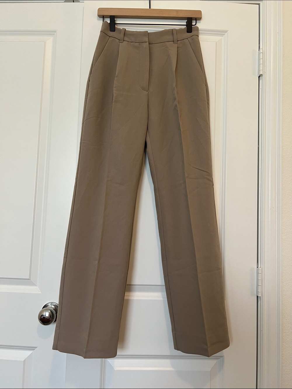 A&F Quinn Straight-Leg Trousers in Taupe Size 2/26 Reg
